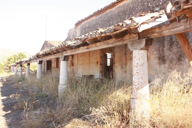 L’ARQUITECTURA DE LA PANSA.EL RIURAU DE BENIADLA PINELLA
